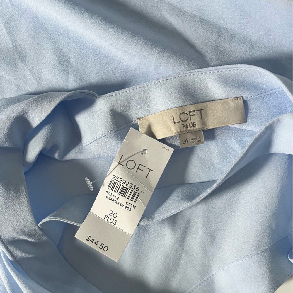 LOFT light blue sleeveless top - Picture 8 of 8